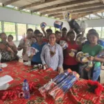 Minister Sukhai distributes sports gear and kites in Siparuta