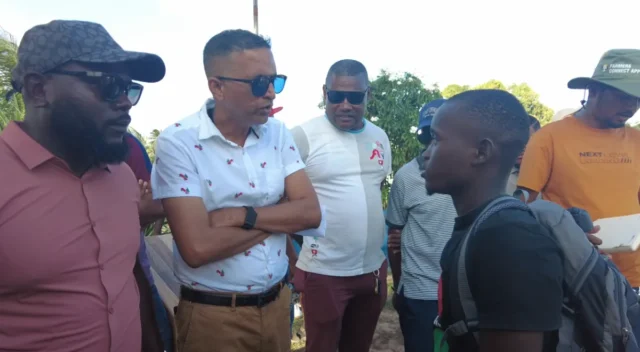Minister Ramkissoon engages with cash crop farmer, Brian Cooper
